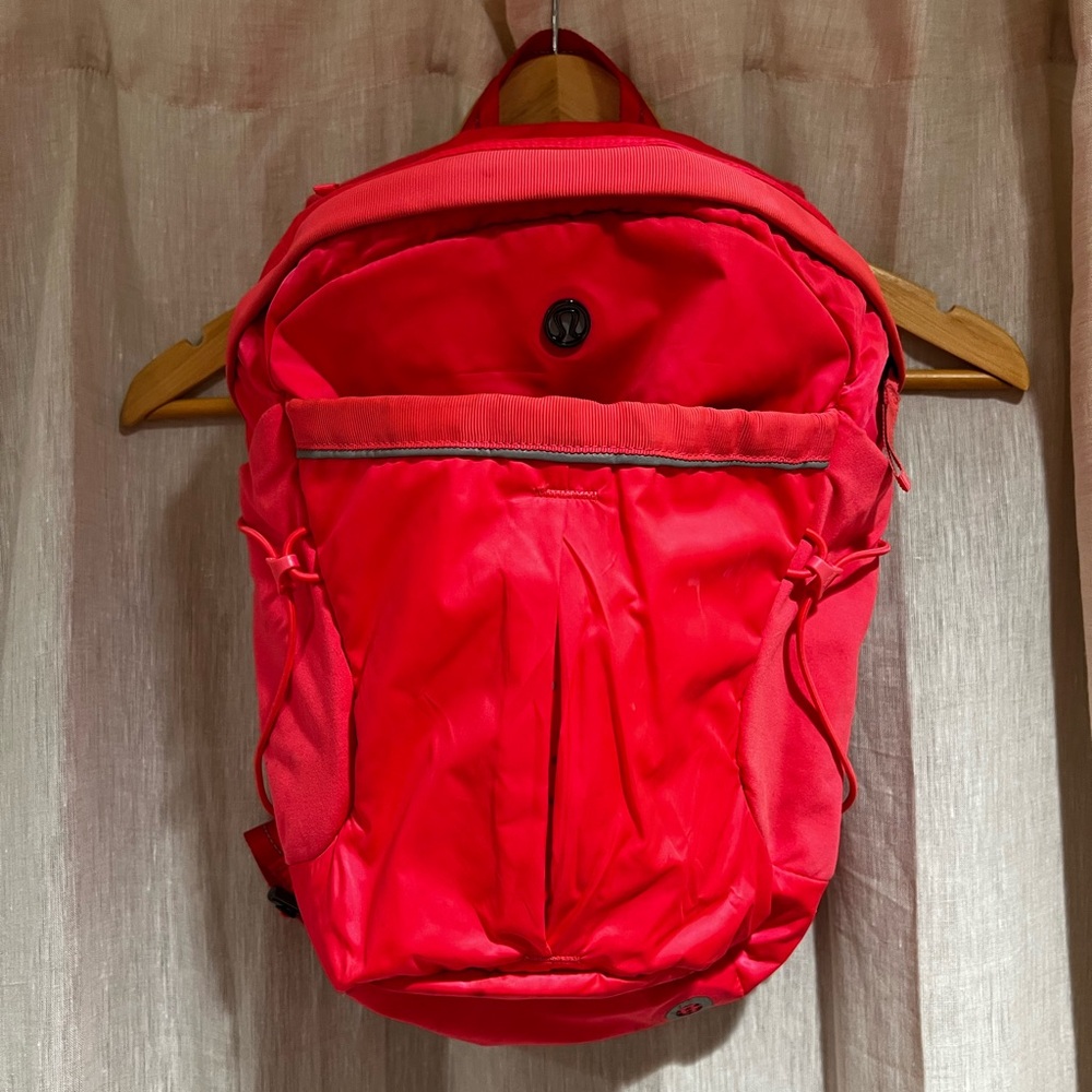 hot pink lululemon run all day backapack